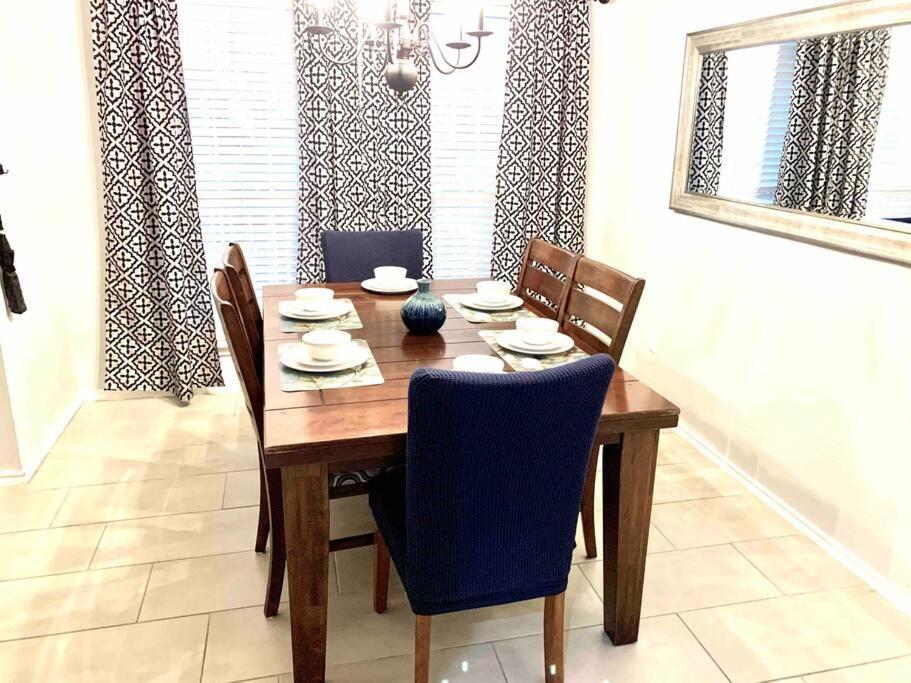 Modern Updates - Great Location - King Bed- Bmt San Antonio Exterior foto